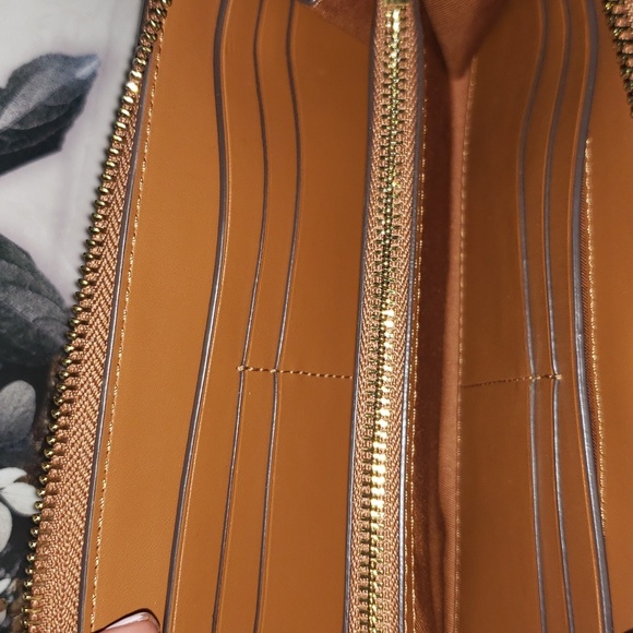 Tory Burch Emerson Woven Continental - Picture 5 of 9